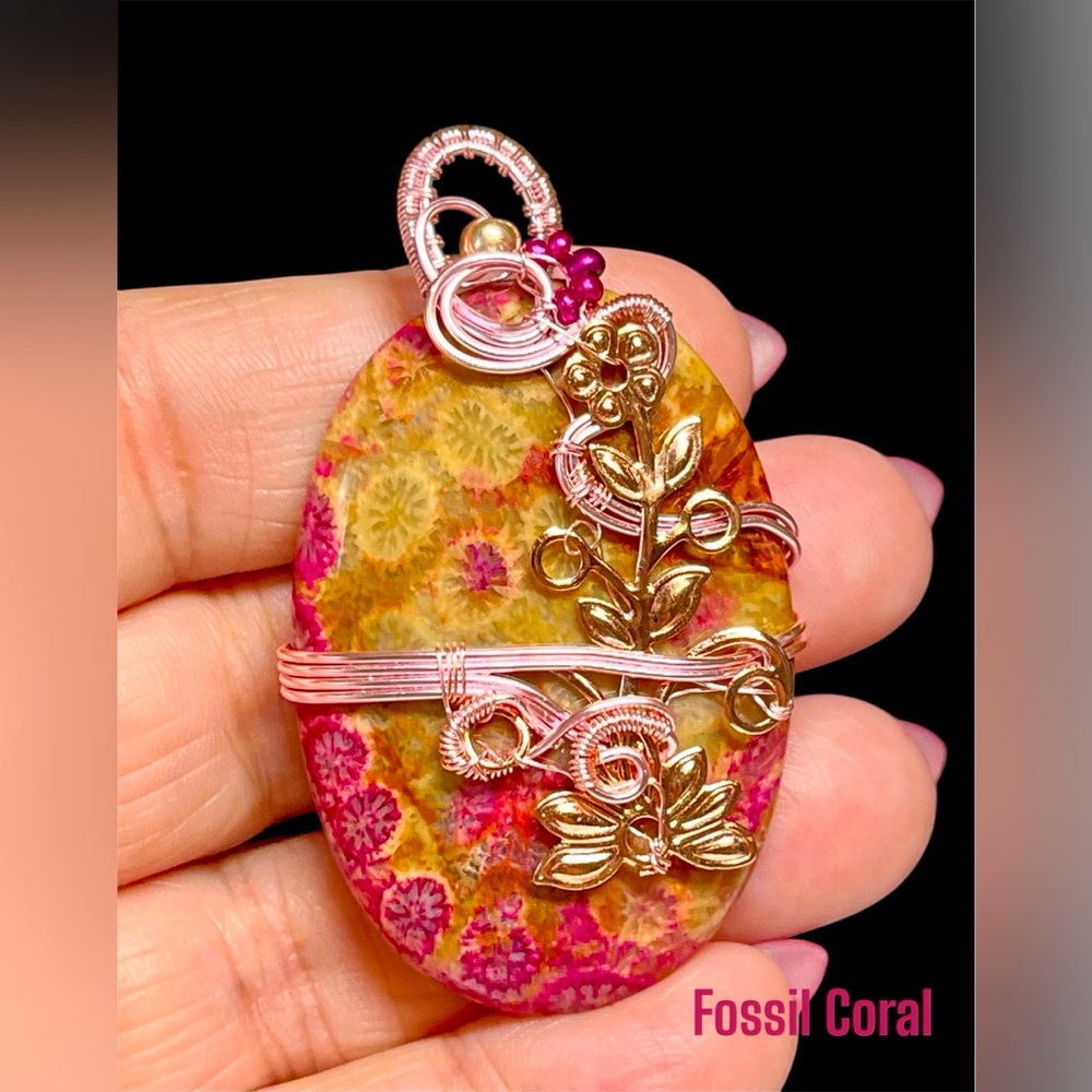 💖🌈 WOW Pink and yellow Coral chrysanthemum fossil pendant